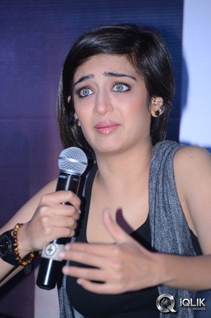 Akshara-Haasan-at-Shamitabh-Movie-Press-Meet